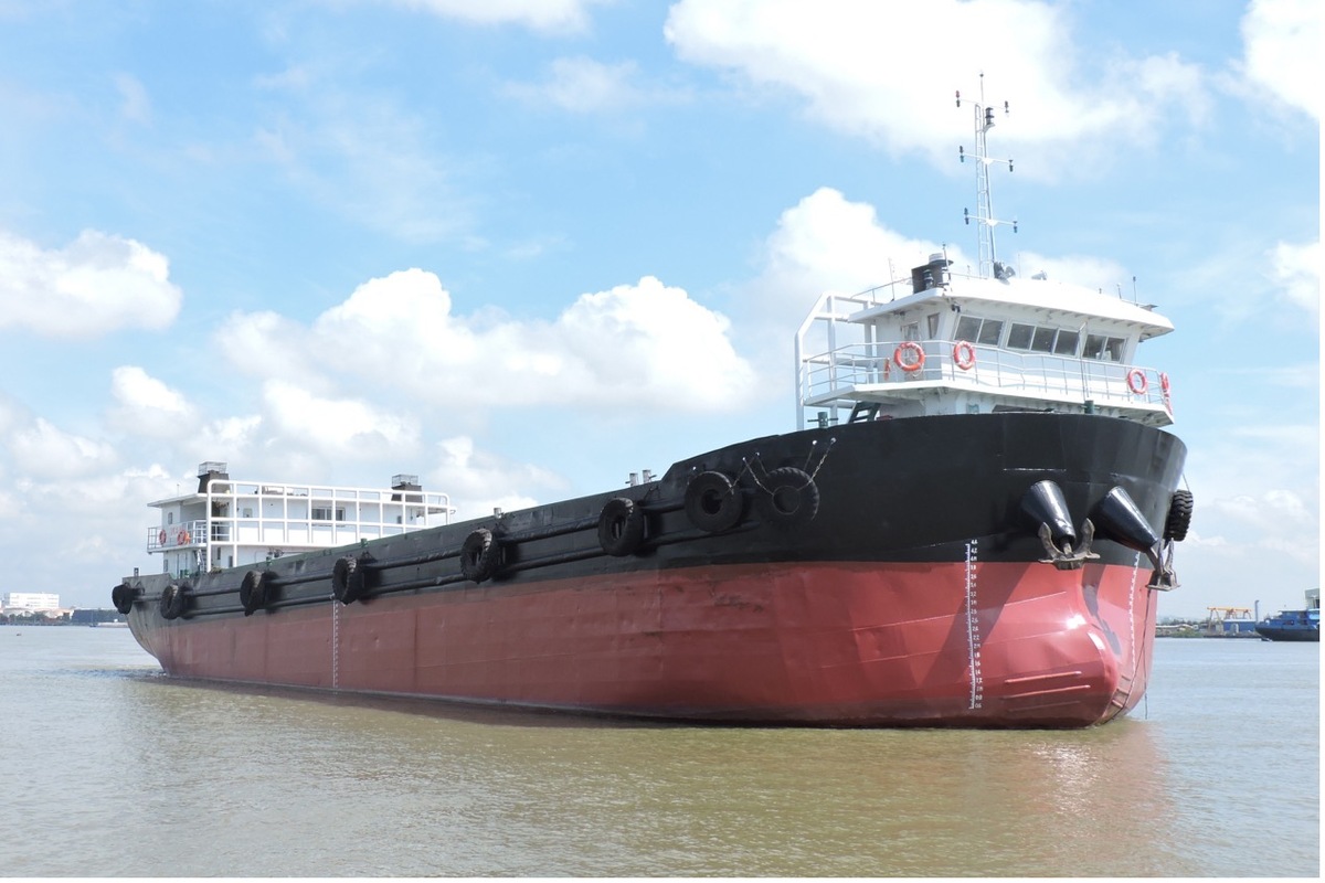 2011年 120TEU集装箱船